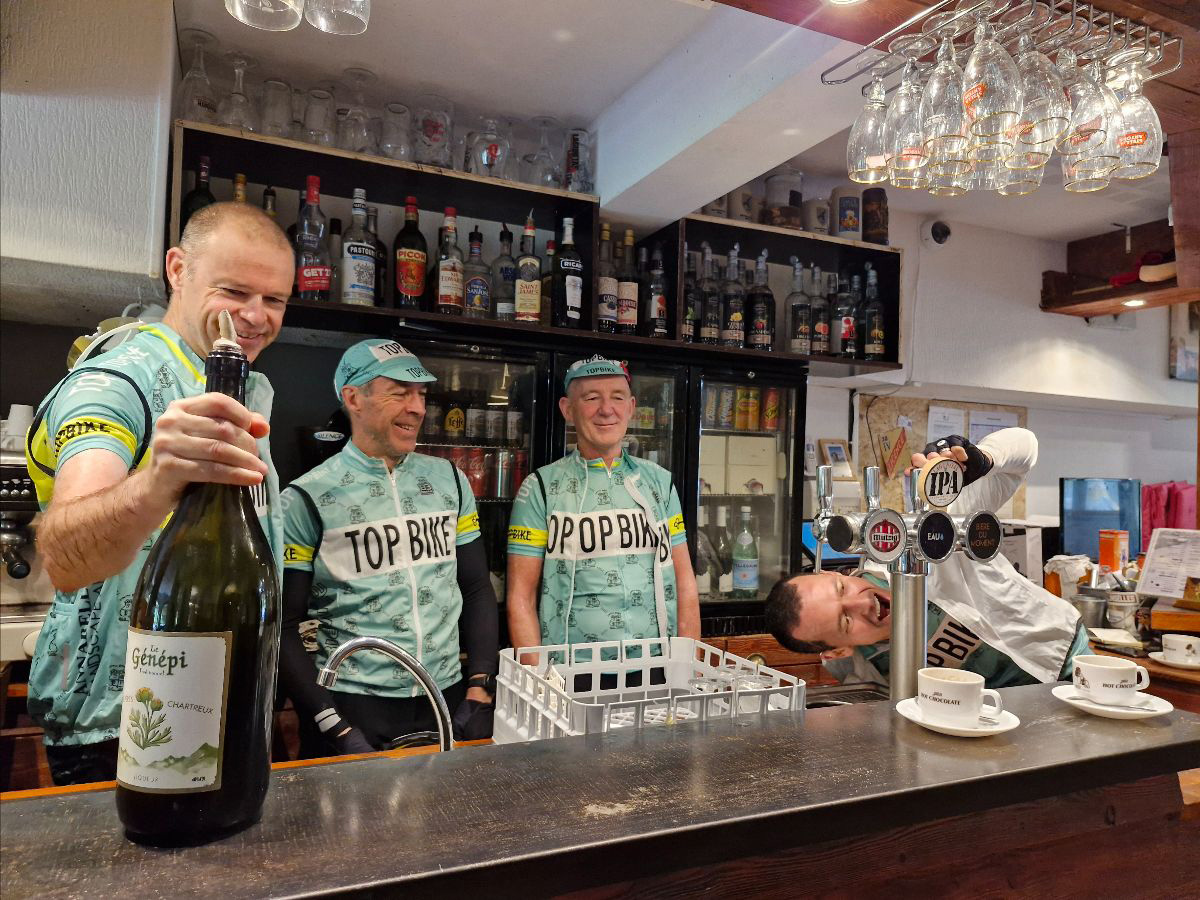 Unruly clients take over the bar in rural France